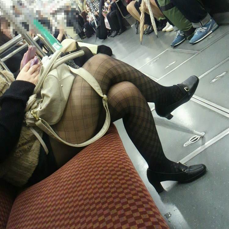 黒パンスト_足組み_街撮り盗撮08