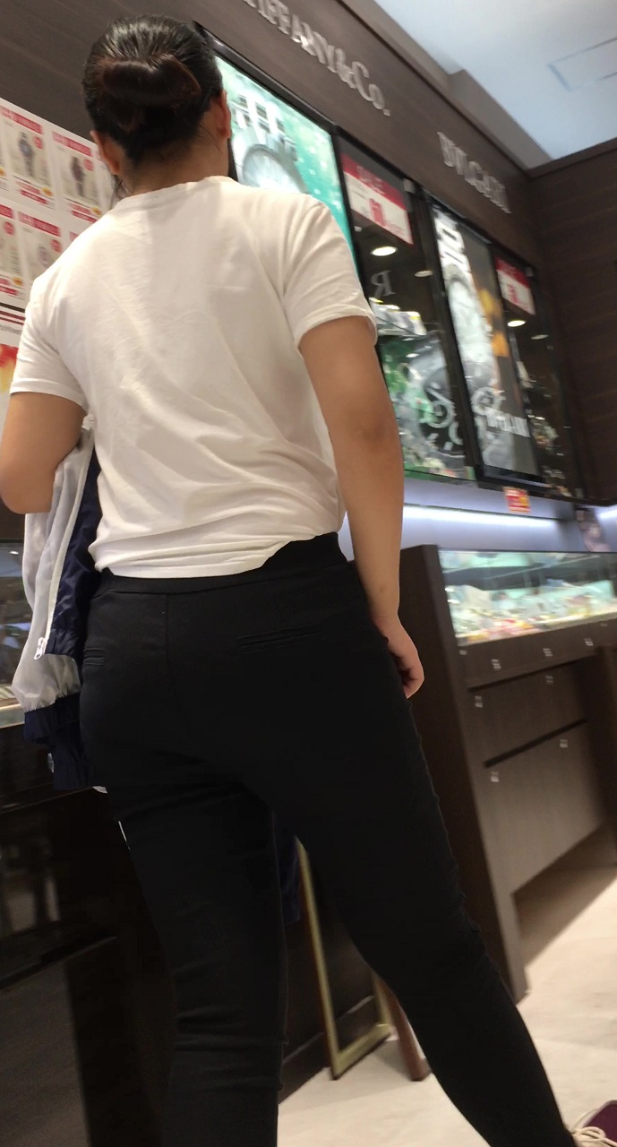 黒パンツ_ヒップライン_街撮り_盗撮_エロ画像04