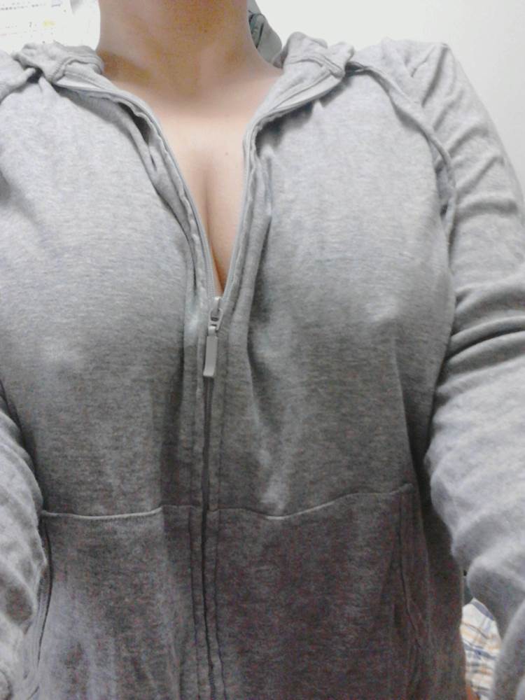 素人_ノーブラ_乳首ポッチ_自撮り_エロ画像03