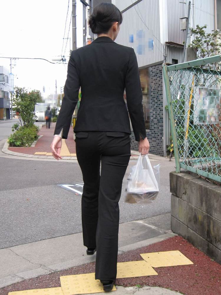 素人_OL_黒パンツ_街撮り_盗撮_エロ画像08