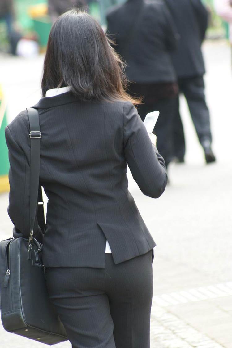 素人_OL_黒パンツ_街撮り_盗撮_エロ画像13