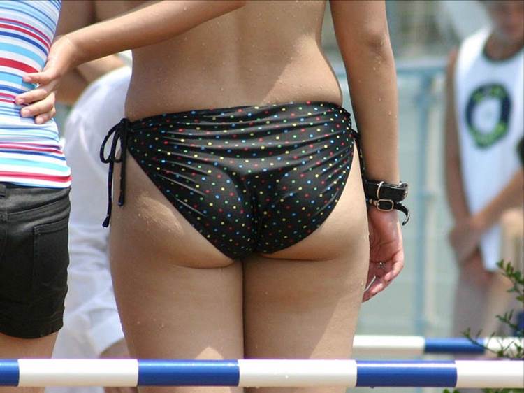 素人_水着_ハミ尻_接写_盗撮_エロ画像13