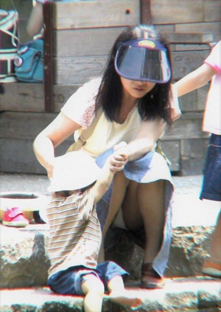熟女_座りパンチラ_盗撮_エロ画像06