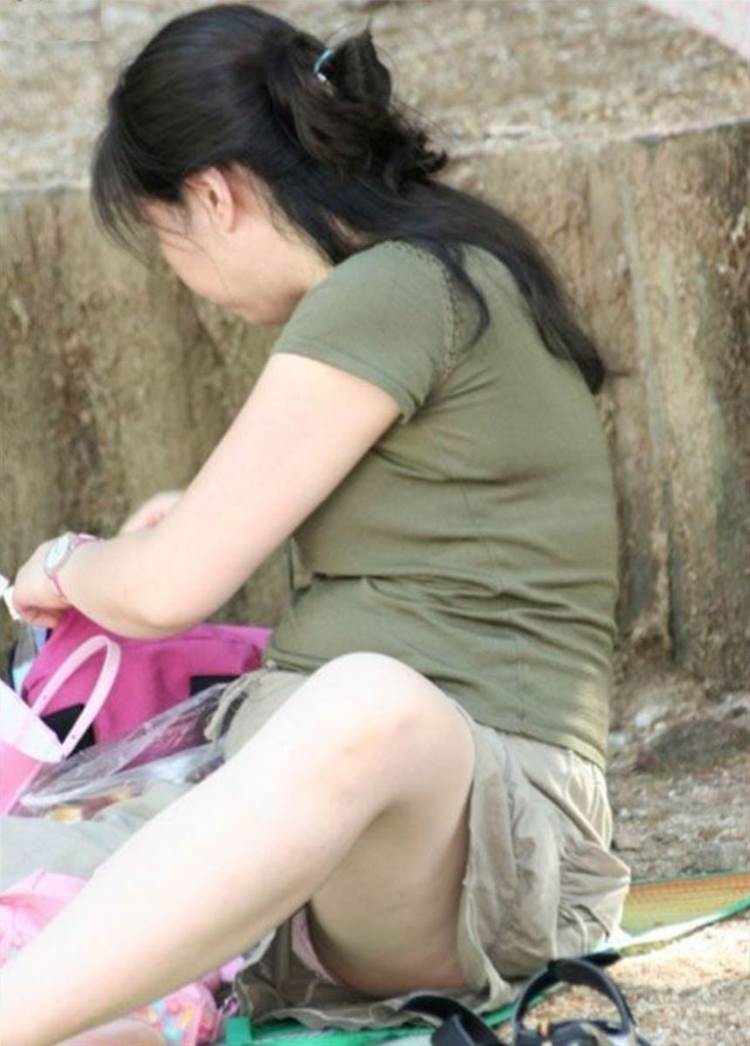 熟女_座りパンチラ_盗撮_エロ画像13