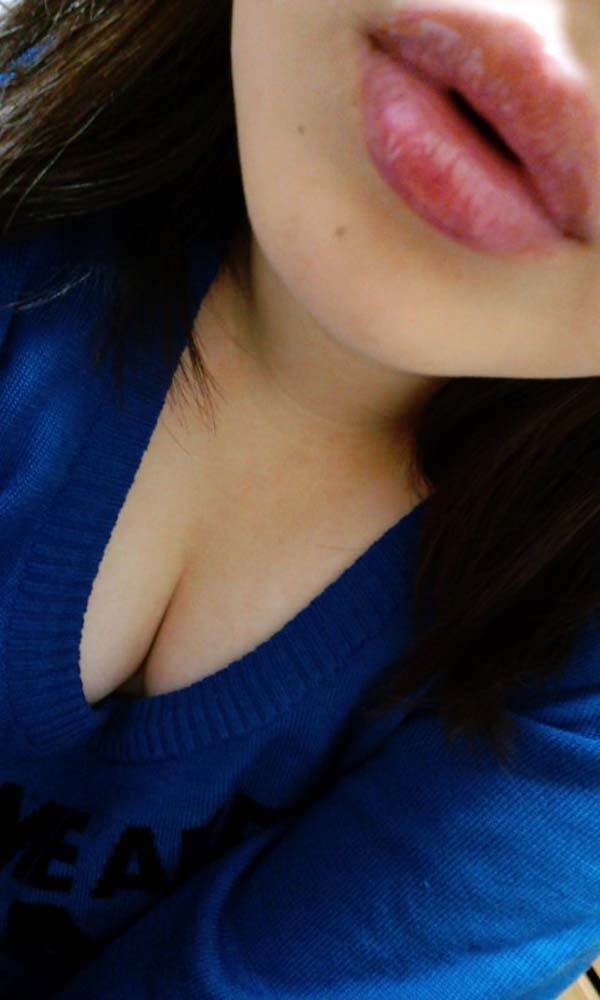 唇_谷間_素人_自撮り_エロ画像15