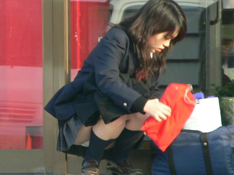JK_座りパンチラ_盗撮_エロ画像07