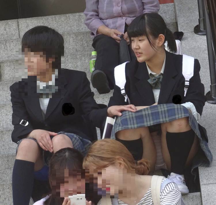 JK_座りパンチラ_盗撮_エロ画像11