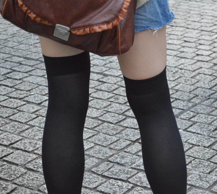 ニーソックス_絶対領域_太もも16