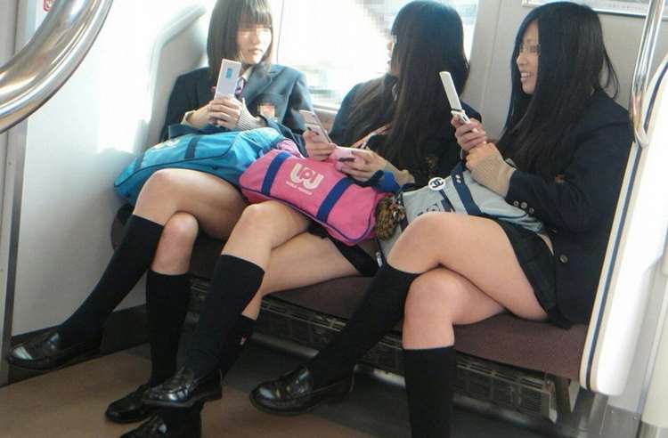 JK_太もも_足組み05