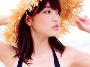 【岸明日香エロ画像】ビキニ水着から完全にハミ乳するＧカップが静止画なのにぷるぷる揺れそうな件ｗｗ