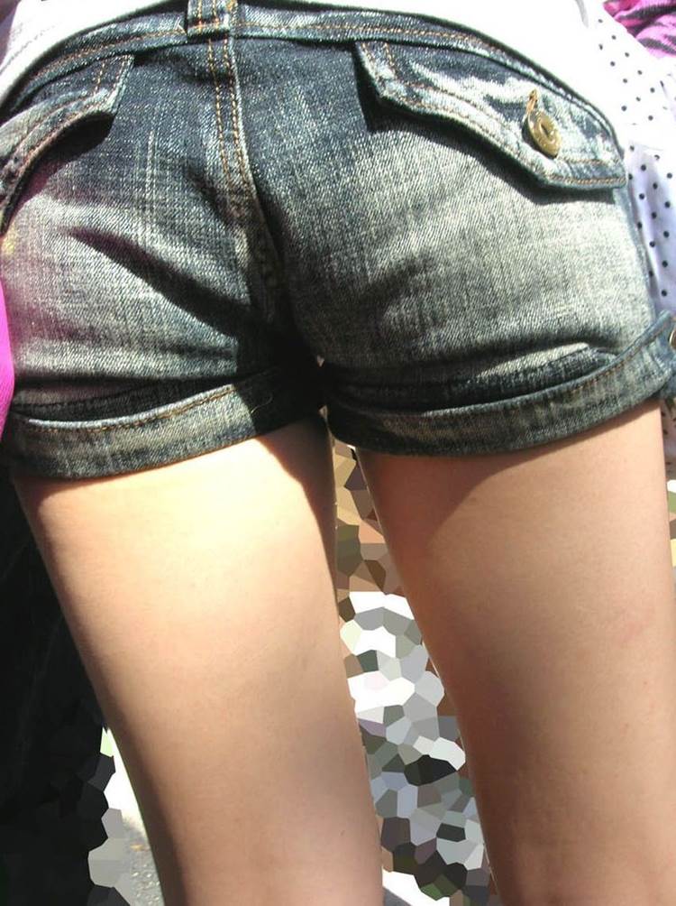 デニムホットパンツ_太もも_街撮り盗撮11