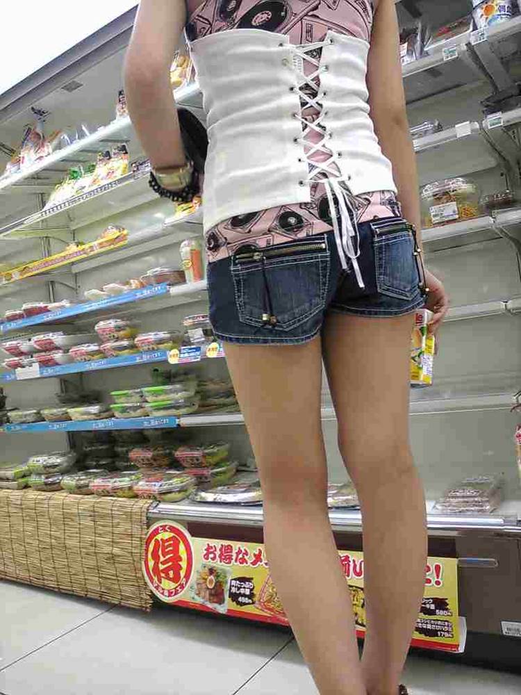 デニムホットパンツ_太もも_街撮り盗撮08