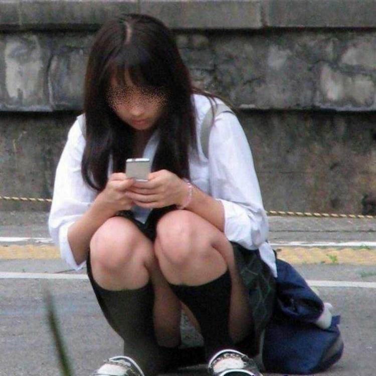 JK_座りパンチラ_街撮り盗撮画像04