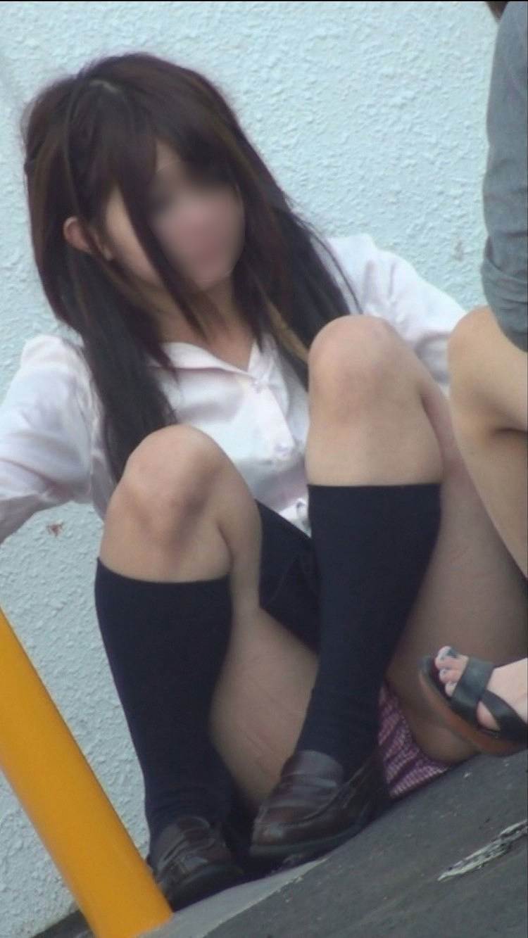 JK_座りパンチラ_街撮り盗撮画像09