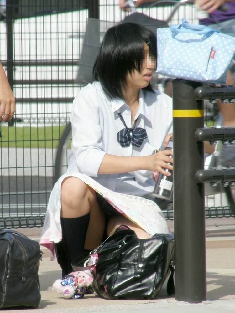 JK_座りパンチラ_街撮り盗撮画像11