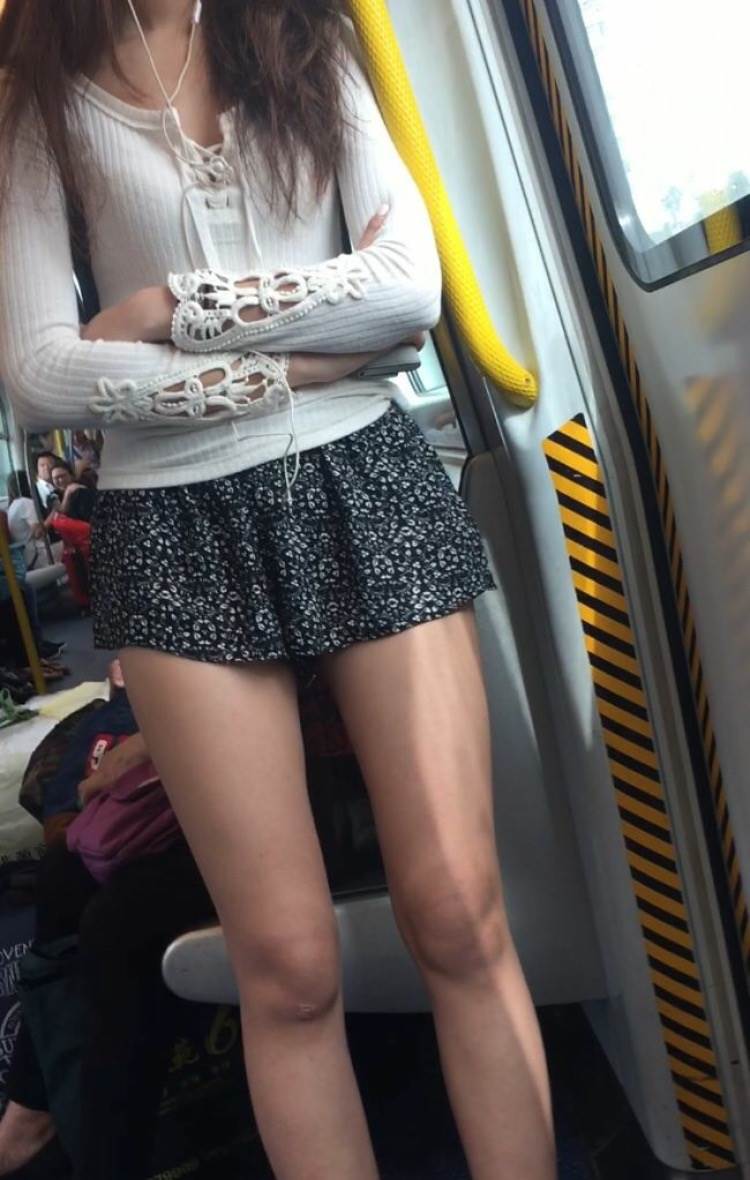 露出ギャル_素人_電車盗撮13