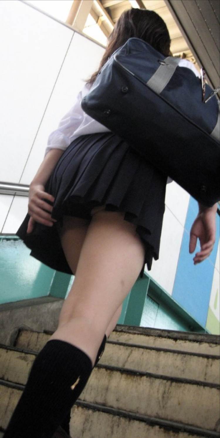 JK_黒パンツ_パンチラ_街撮り盗撮02