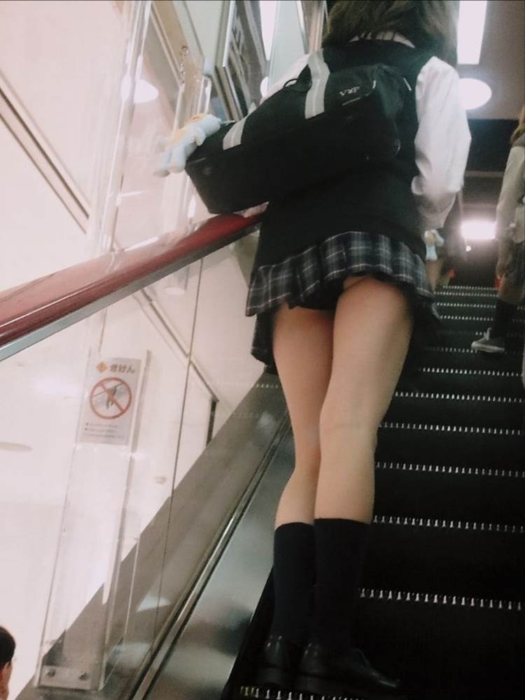 JK_黒パンツ_パンチラ_街撮り盗撮10