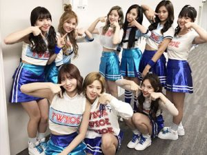 【TWICEエロ画像】GIFアニメで動くｗｗホットパンツ＆ミニスカートの露出高いK-POPアイドルのエロい腰クネダンスｗｗ