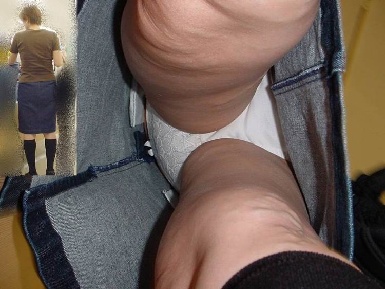 人妻_逆さ撮り_生足_盗撮画像03