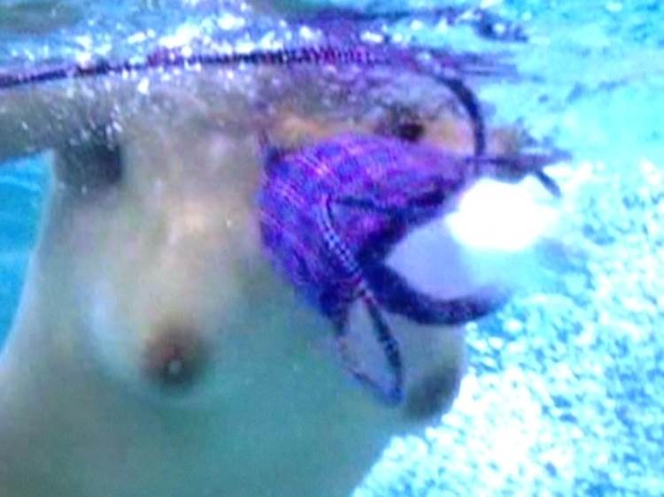 水中ポロリ_素人_プールエロ画像14