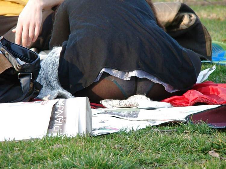 黒パンスト_前屈み_パンチラ盗撮14