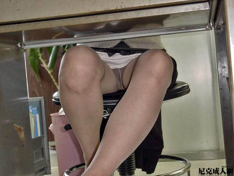 机の下_OL_パンスト_パンチラ盗撮03