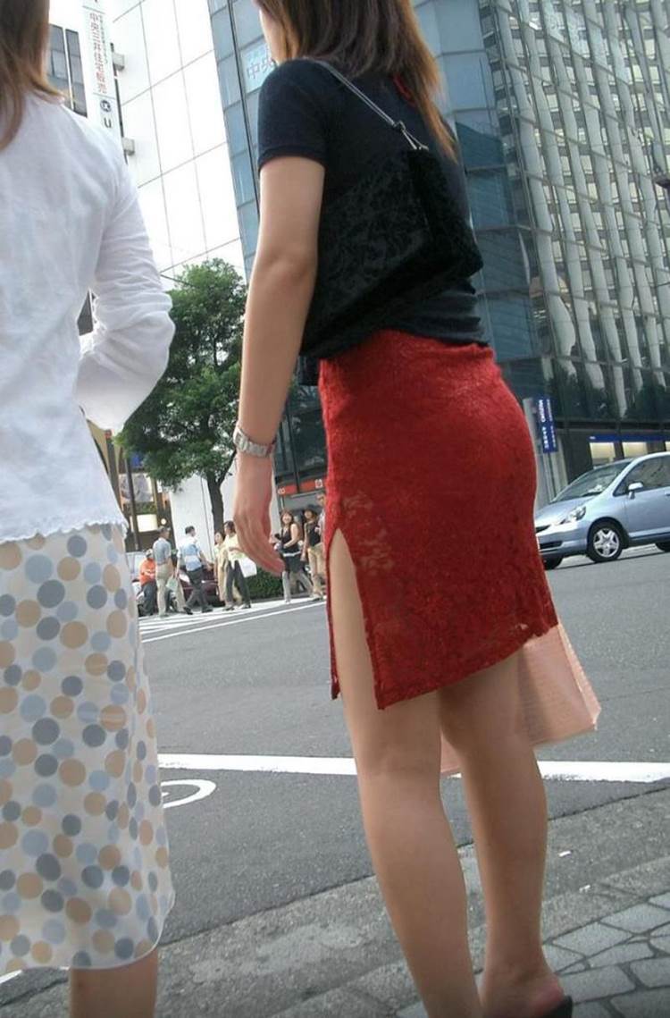 カラータイトスカート_素人_パンティライン02