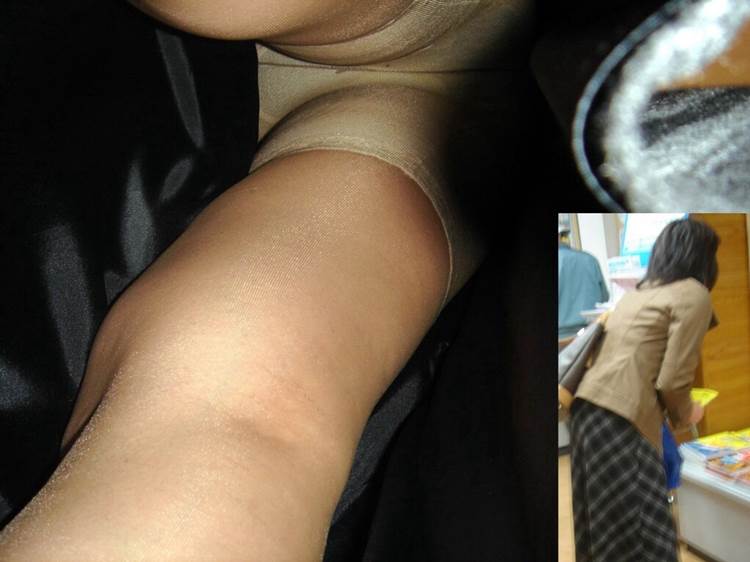 人妻_熟女_逆さ撮り_盗撮画像16