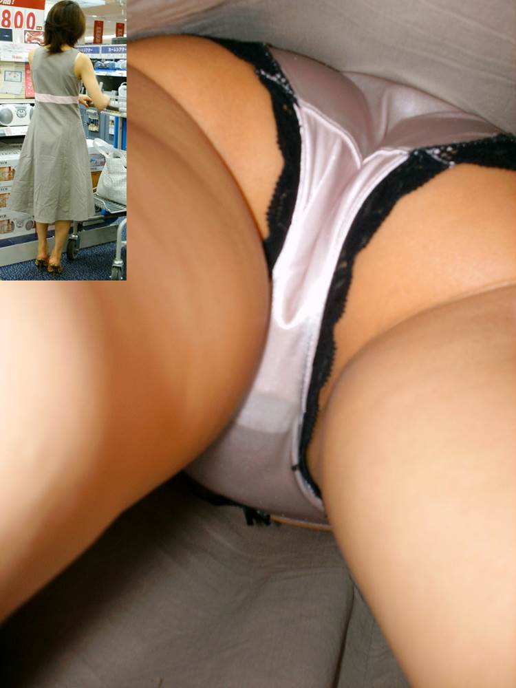 人妻_逆さ撮り_生足盗撮04