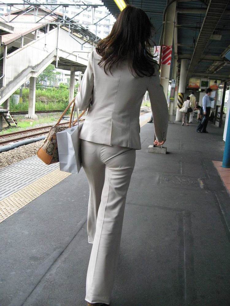 OL_グレーパンツ_小尻_街撮り_エロ画像17