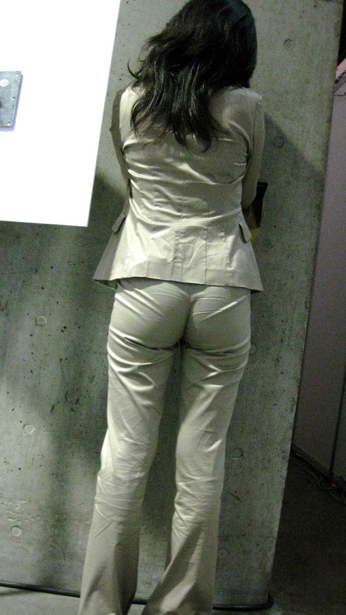 OL_グレーパンツ_デカ尻_街撮り_エロ画像02