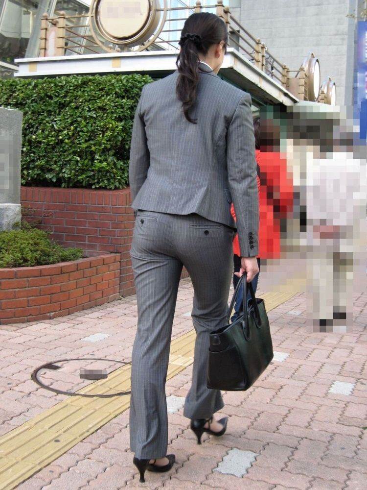OL_グレーパンツ_デカ尻_街撮り_エロ画像11