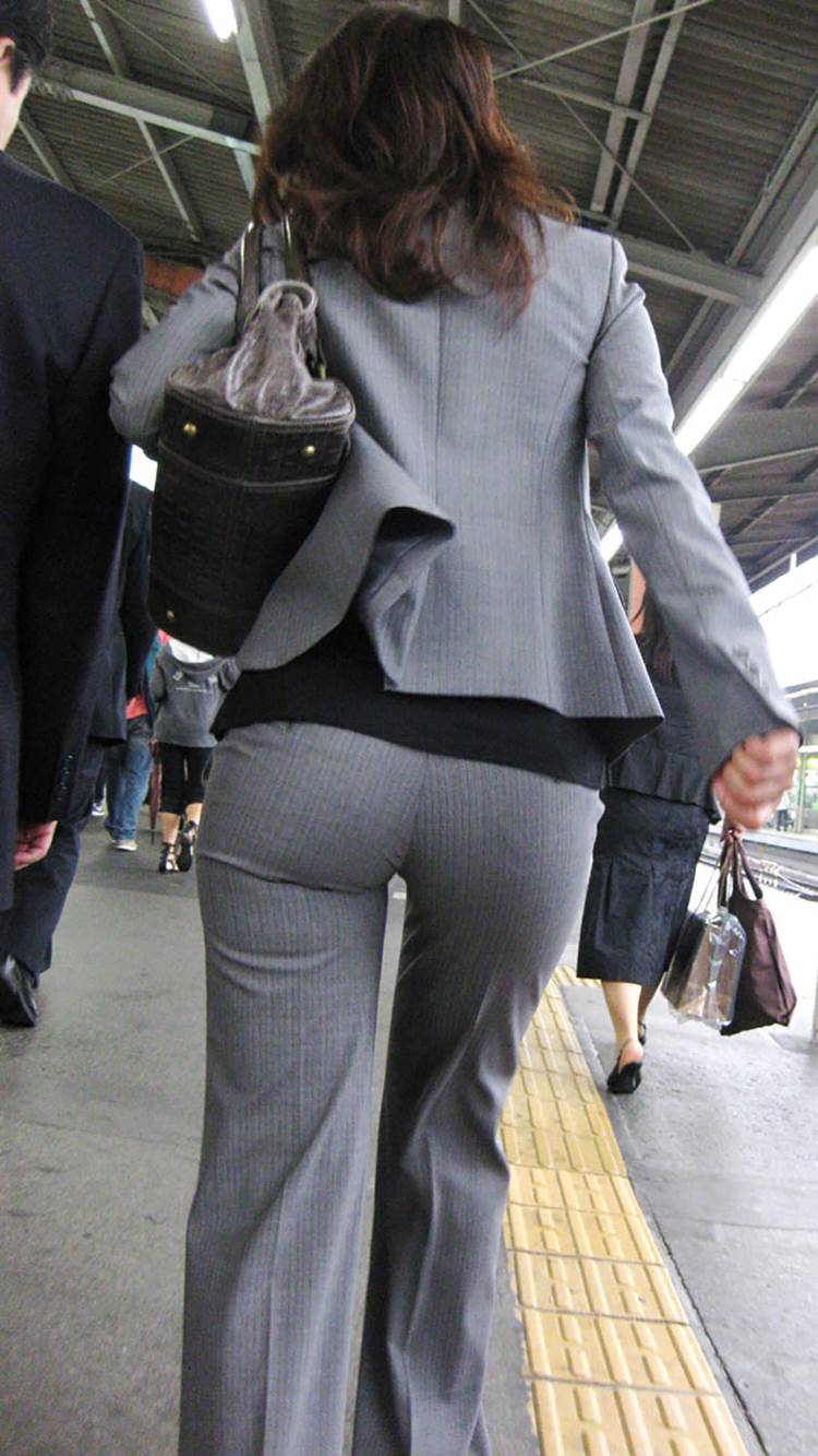 OL_グレーパンツ_デカ尻_街撮り_エロ画像12