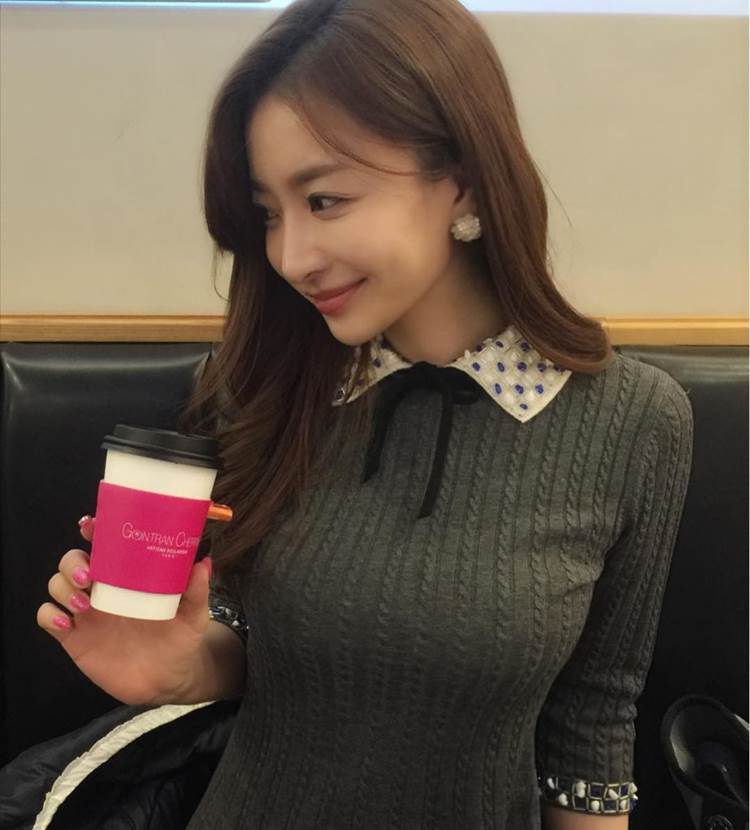 着衣巨乳_黒系の服装_エロ画像12