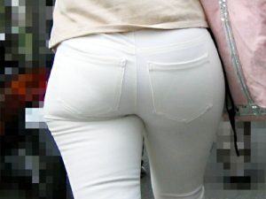 【白パンツ街撮り盗撮エロ画像】尻と太ももがムチムチで目の前を歩いてたら確実に直視するエロい素人ｗｗ