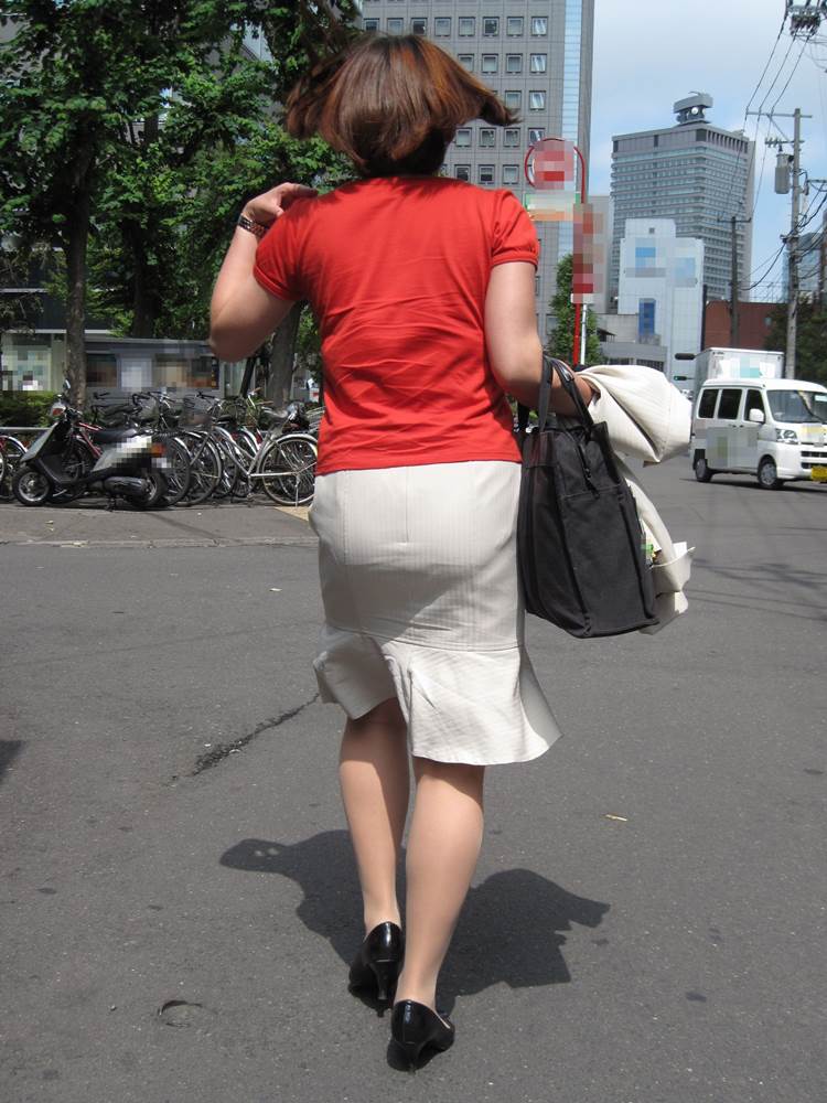 熟女_人妻_街撮り_盗撮_エロ画像01