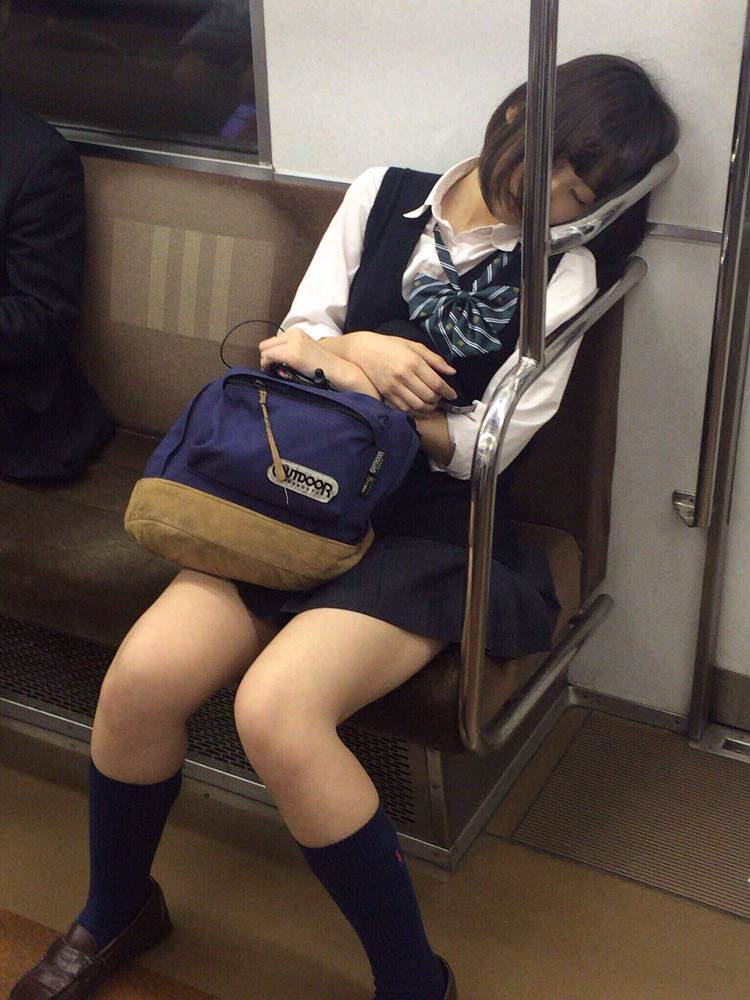JK_居眠り_電車_盗撮_エロ画像08