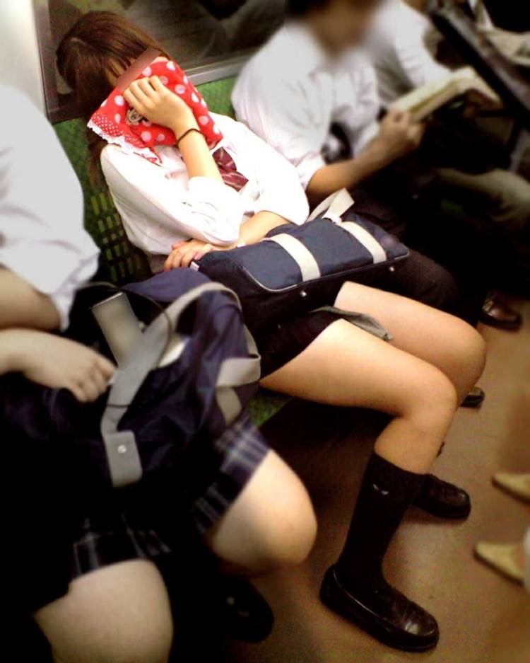 JK_居眠り_電車_盗撮_エロ画像15