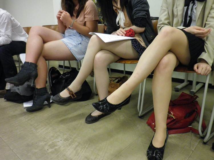 素人_太もも_街撮り_盗撮_エロ画像09