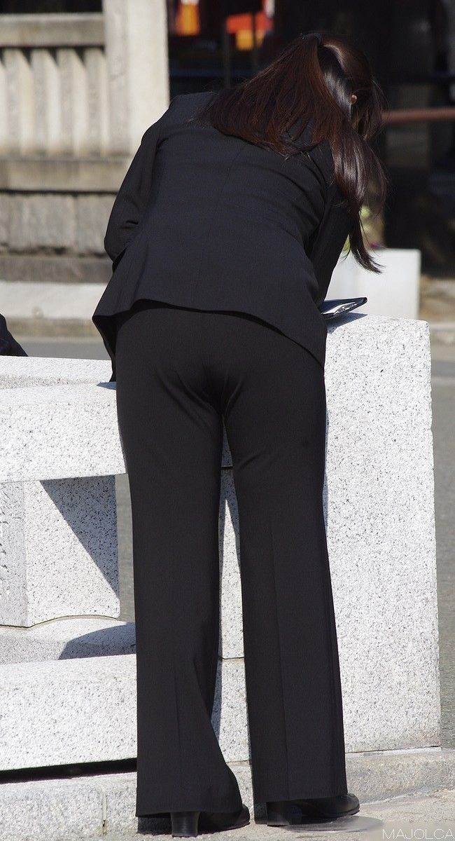 素人_OL_黒パンツ_街撮り_盗撮_エロ画像04