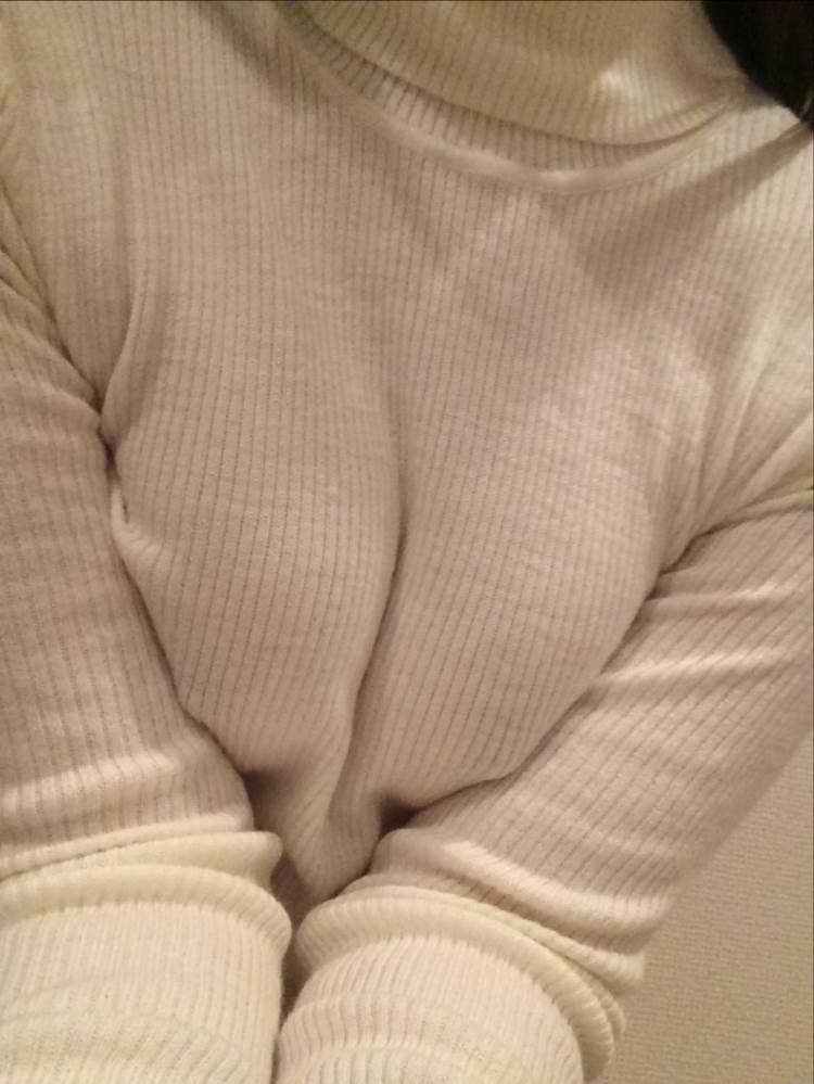 着衣巨乳_ニット_自撮り_エロ画像02