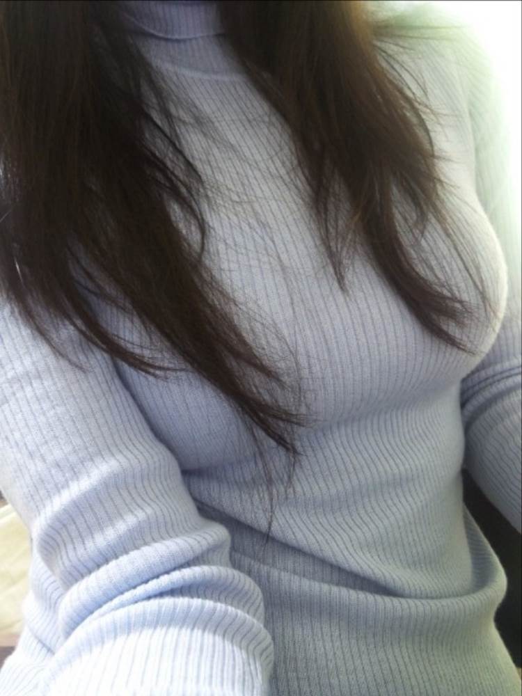 着衣巨乳_ニット_自撮り_エロ画像05