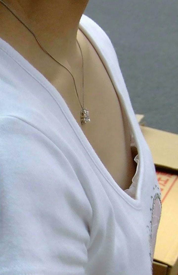 貧乳_胸チラ_乳首_盗撮_エロ画像19