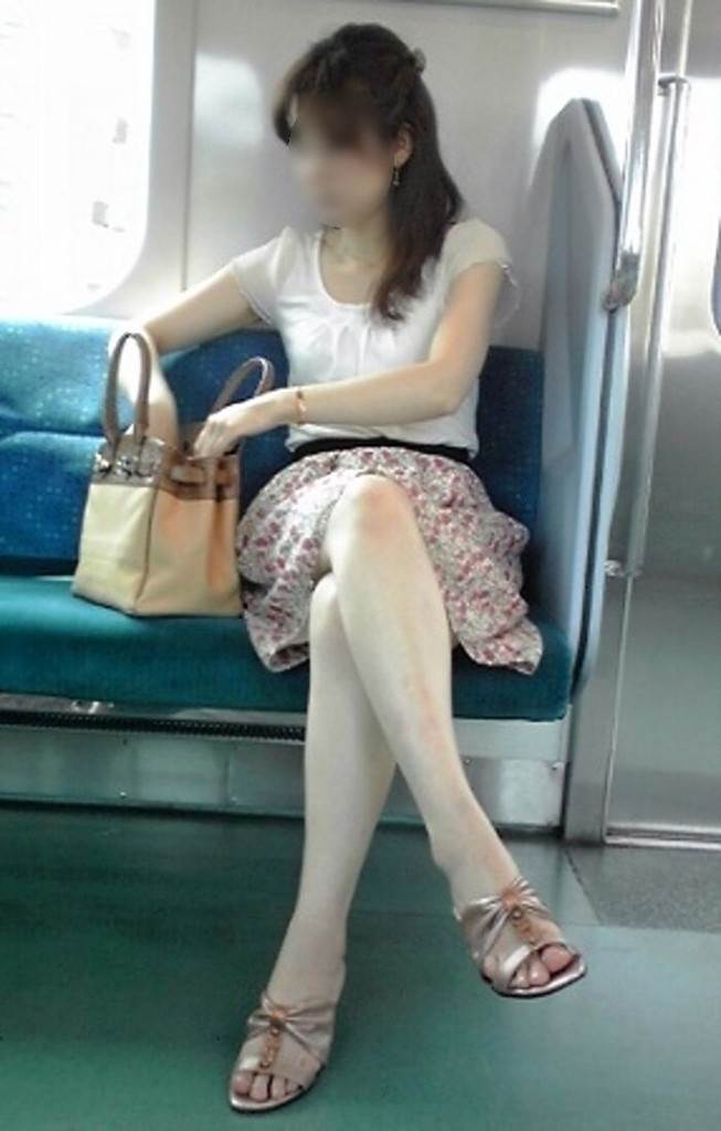 電車_生足_露出_盗撮_エロ画像07
