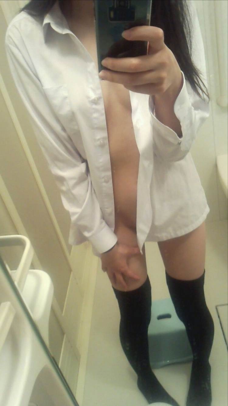 素人_Yシャツ_貧乳_自撮り_エロ画像08