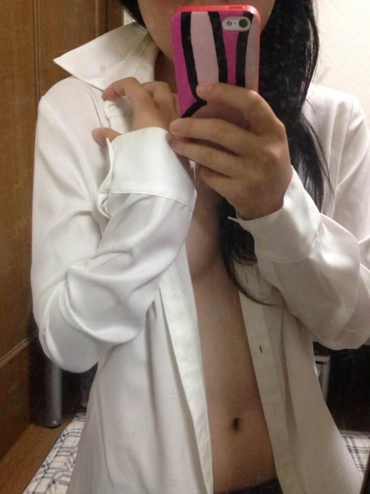 素人_Yシャツ_貧乳_自撮り_エロ画像02