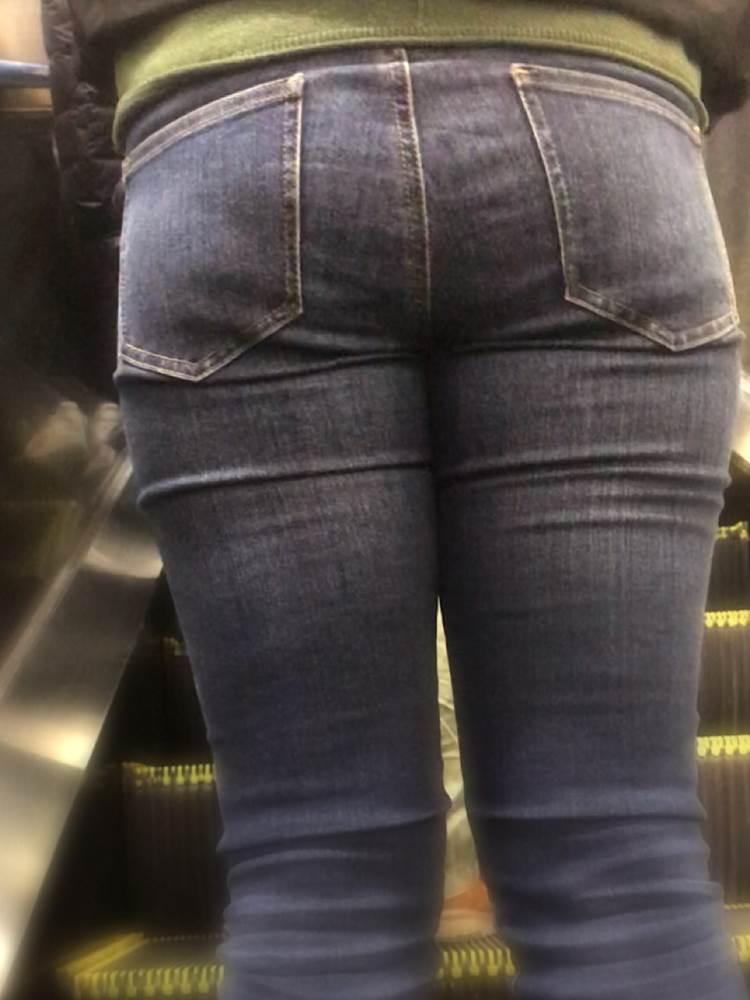 素人_デニムパンツ_街撮り_盗撮_エロ画像19