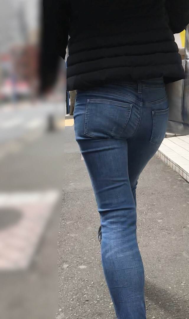 素人_デニムパンツ_街撮り_盗撮_エロ画像09