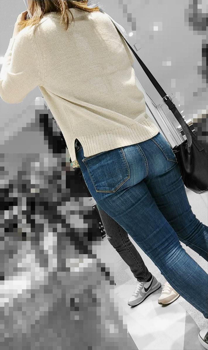 素人_デニムパンツ_街撮り_盗撮_エロ画像11
